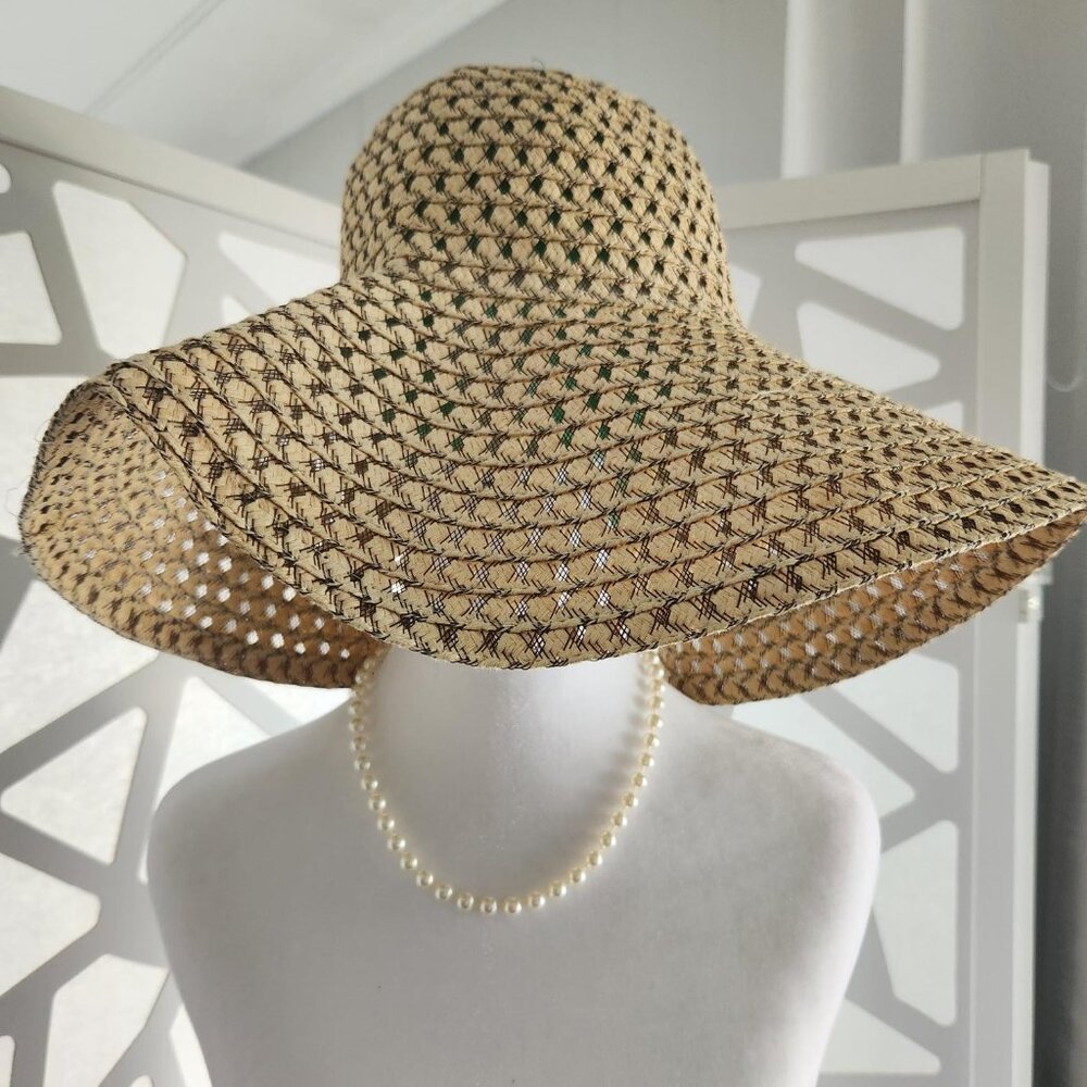 GREAT Straw Hat Large Brim, Folds up Perfectly for Travel